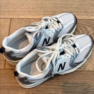 New Balance White and Gray Athletic Shoes like new 8.5